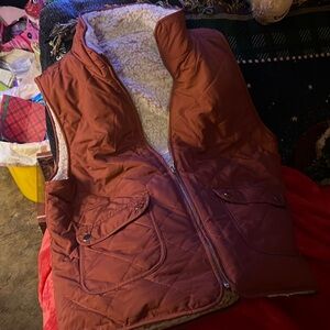 SHEIN Maroon Fur lined vest Very warm and great for chilly weather